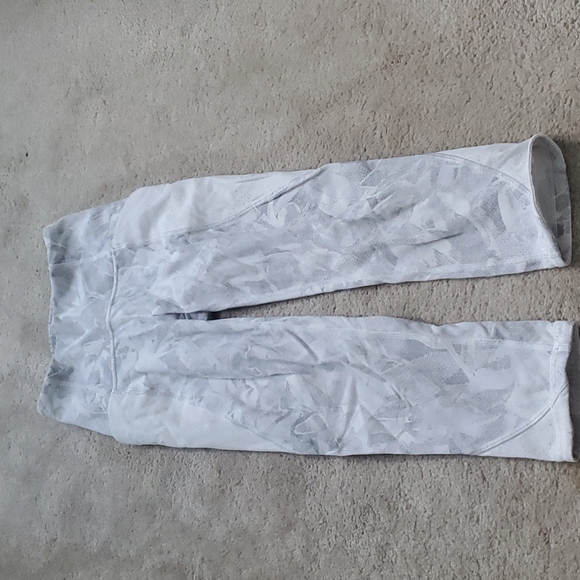 Size 2 lulu pants - Picture 1 of 2